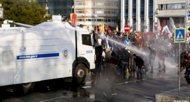 Thousands in anti-corruption protests; Erdogan defiant