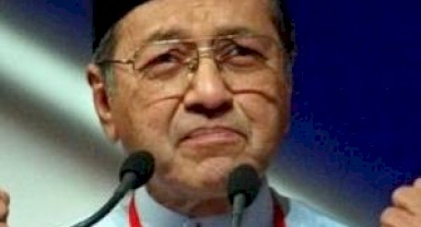"مهاتير محمد" يدعوا لإزاحة رئيس وزراء ماليزيا عقب اتهامات بالفساد